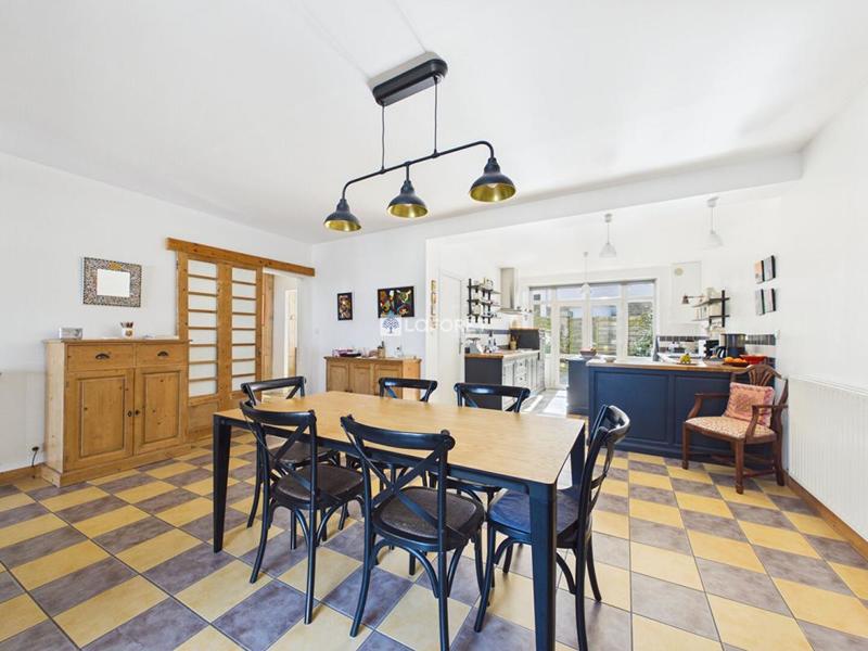 Maison - 205 m² - 8 pièces