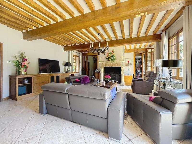 Maison - 238 m² - 9 pièces