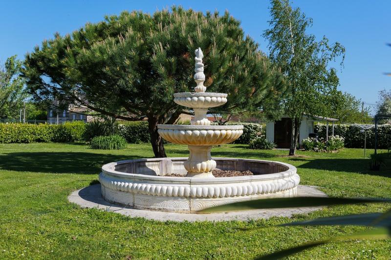 Maison - 302 m² - 10 pièces