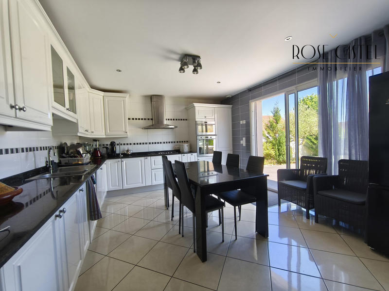 Maison - 221 m² - 6 pièces