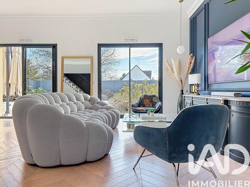 Maison - 320 m² - 9 pièces