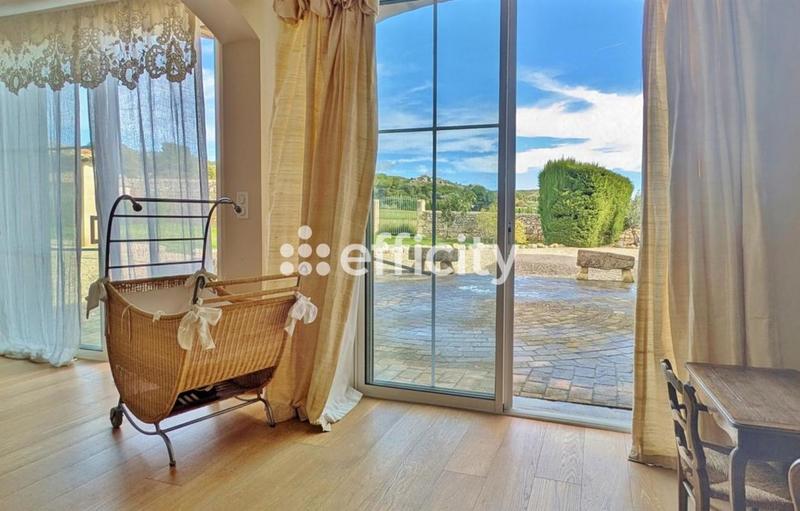 Mas - 200 m² - 6 pièces