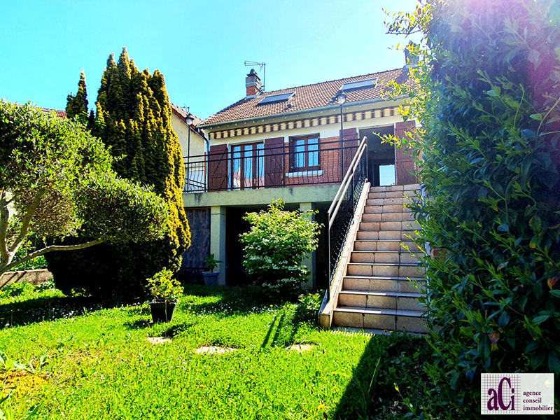 Maison - 90 m² - 5 pièces