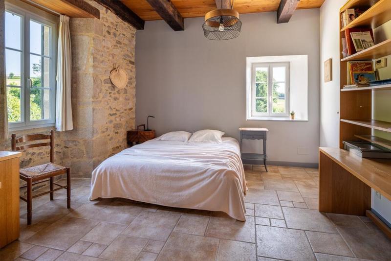 Maison - 590 m² - 16 pièces