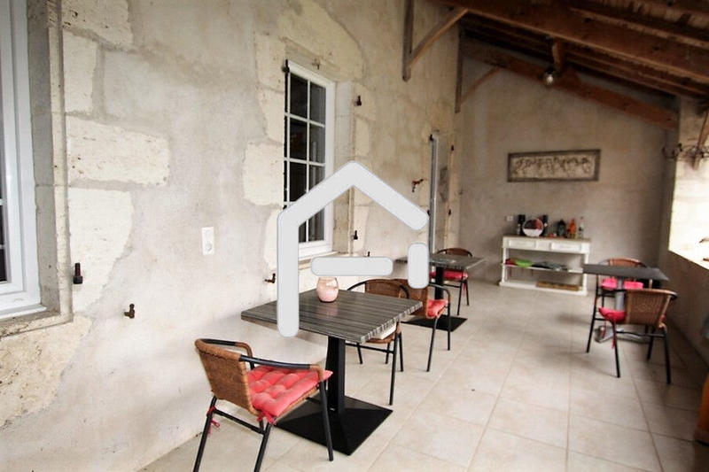 Maison - 943 m² - 24 pièces