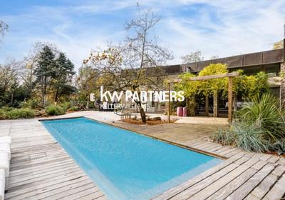 Propriété - 700 m² - 8 pièces