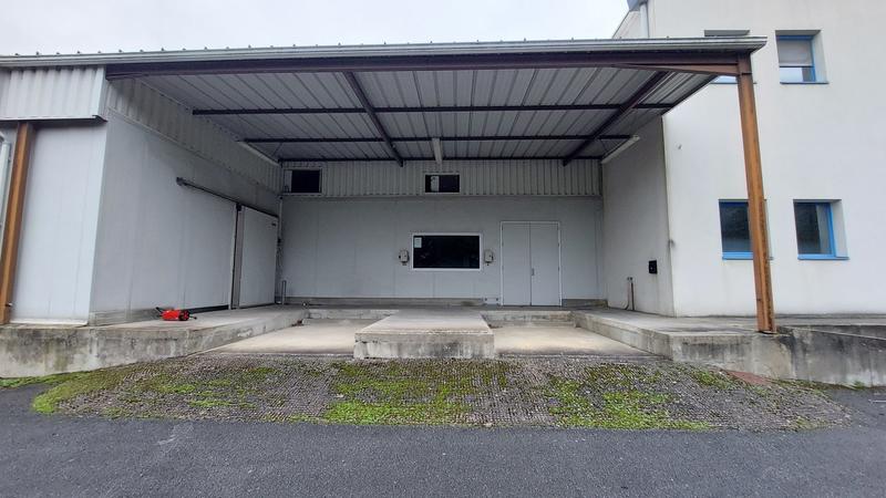 Local commercial - 3 243 m²