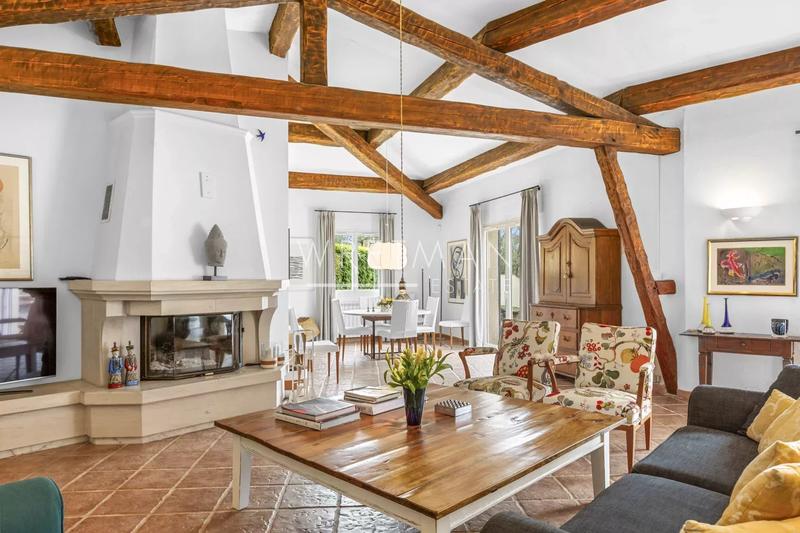 Maison - 218 m² - 8 pièces