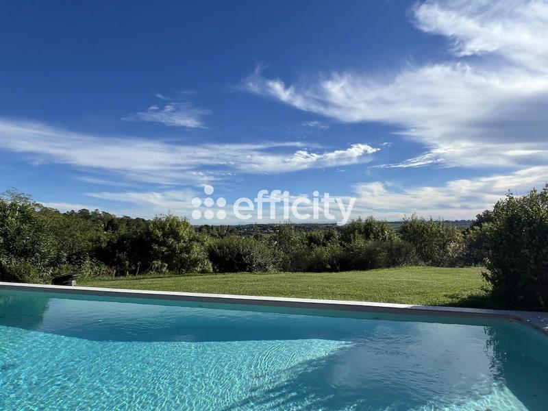 Maison - 416 m² - 8 pièces