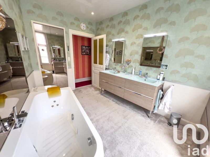 Maison - 280 m² - 8 pièces