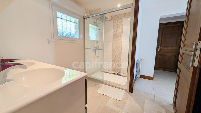 Maison de ville - 250 m² - 11 pièces