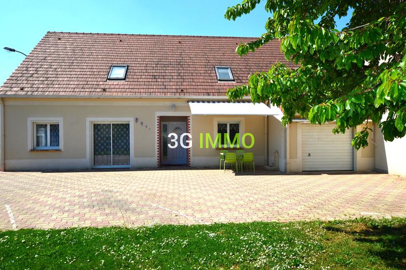 Maison traditionnelle - 218 m² - 9 pièces