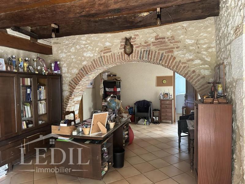 Propriété - 230 m² - 7 pièces