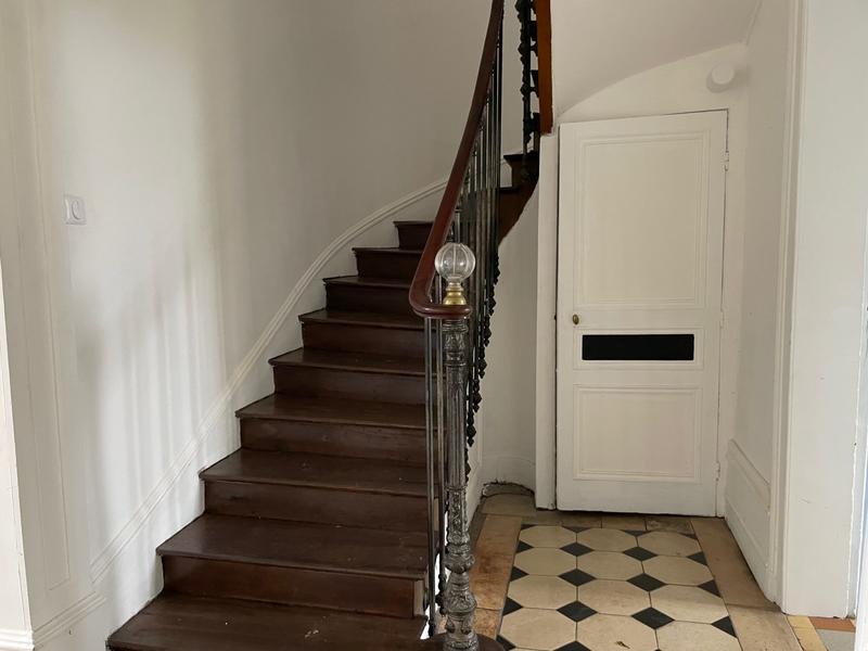 Maison - 241 m² - 11 pièces