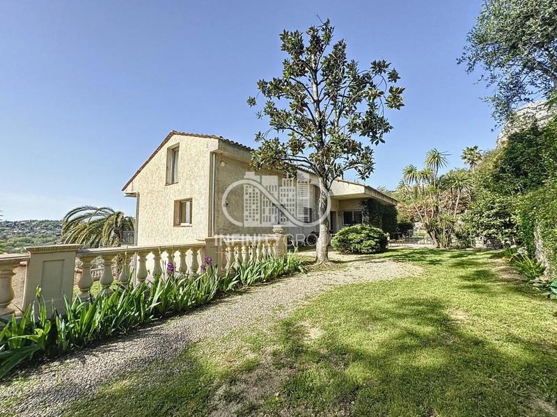 Villa - 247 m² - 7 pièces