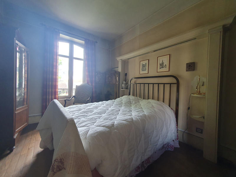 Maison - 232 m² - 10 pièces