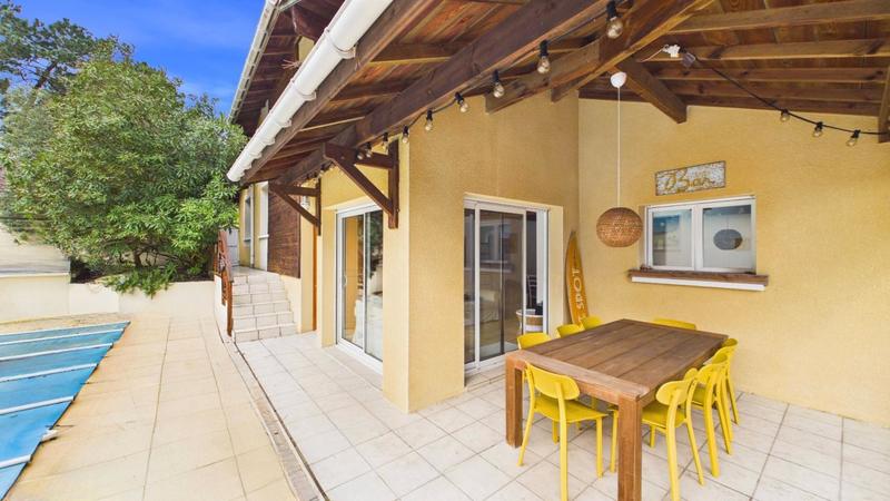 Maison - 90 m² - 5 pièces