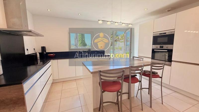 Maison - 185 m² - 7 pièces