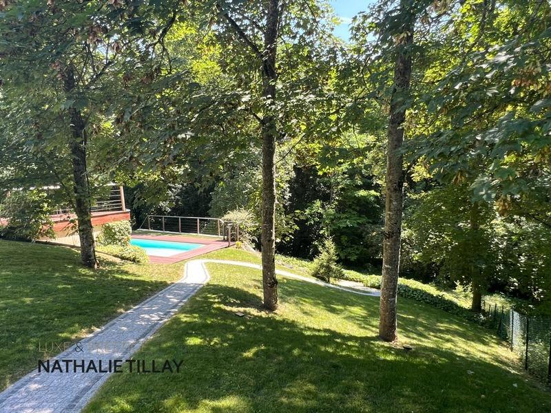 Maison - 201 m² - 7 pièces