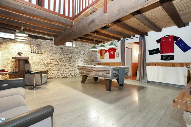 Maison - 324 m² - 8 pièces