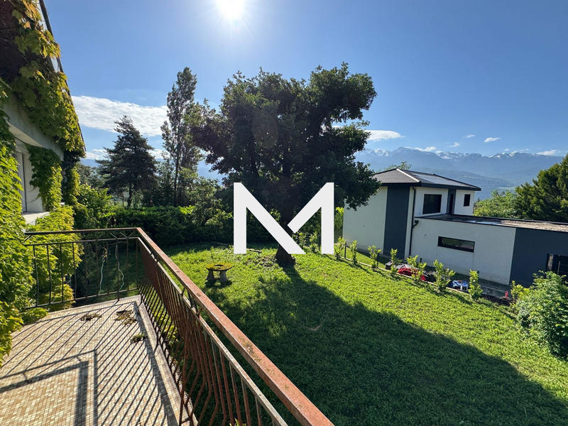 Maison - 162 m² - 8 pièces