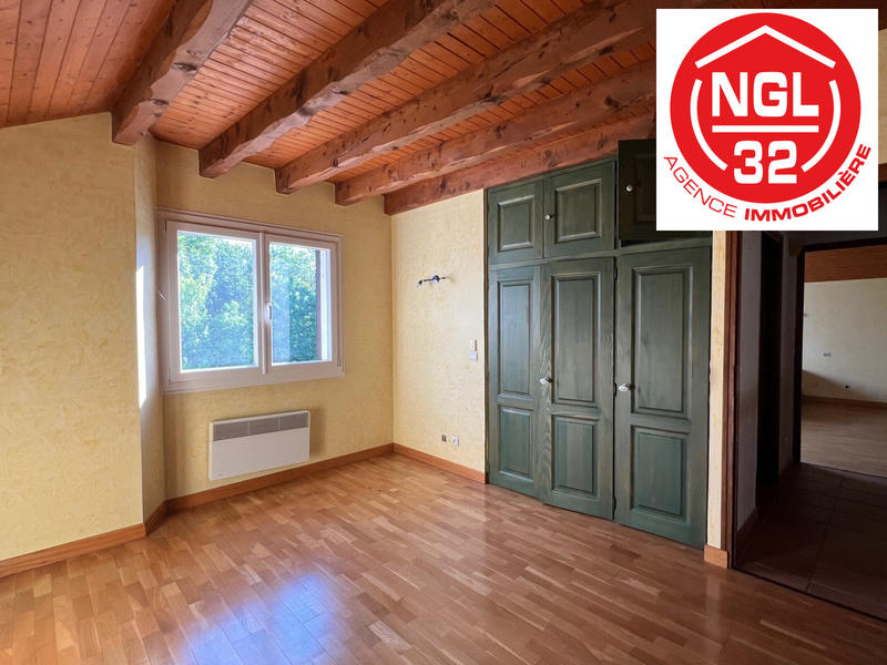 Maison - 340 m² - 8 pièces