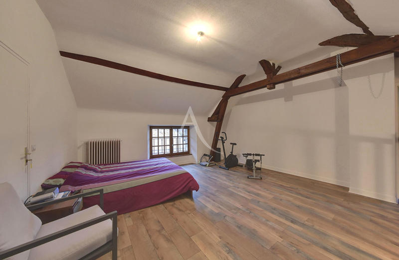 Maison - 180 m² - 7 pièces