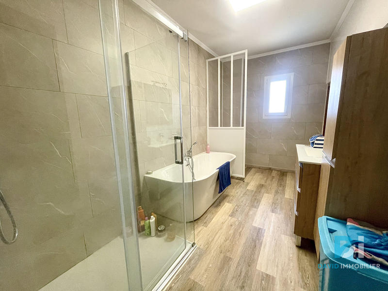 Maison - 242 m² - 5 pièces