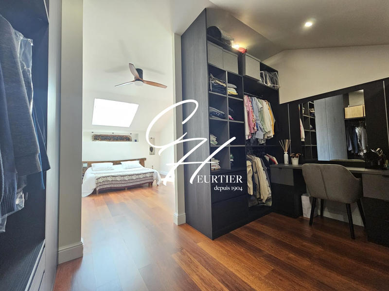 Maison - 224 m² - 9 pièces