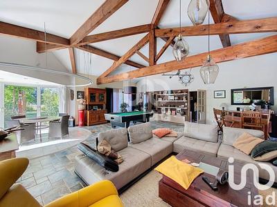 Maison - 242 m² - 9 pièces