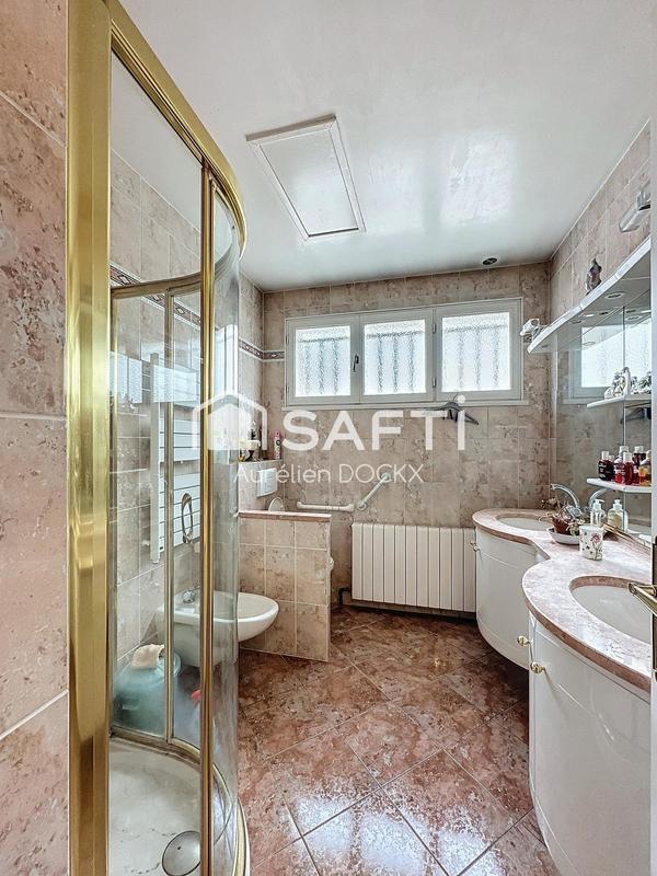 Maison - 200 m² - 9 pièces