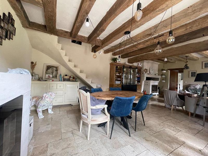 Maison - 210 m² - 7 pièces