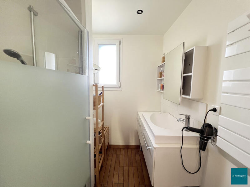 Maison - 222 m² - 10 pièces