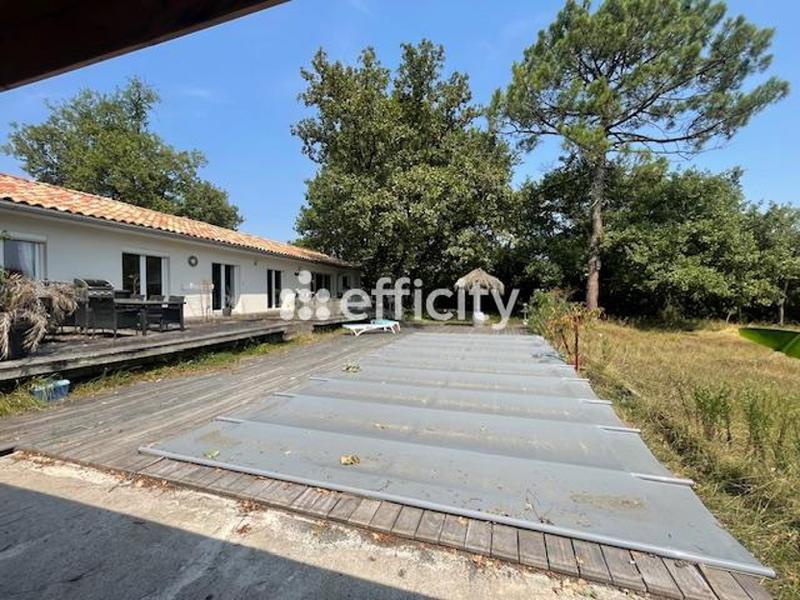 Maison - 207 m² - 7 pièces