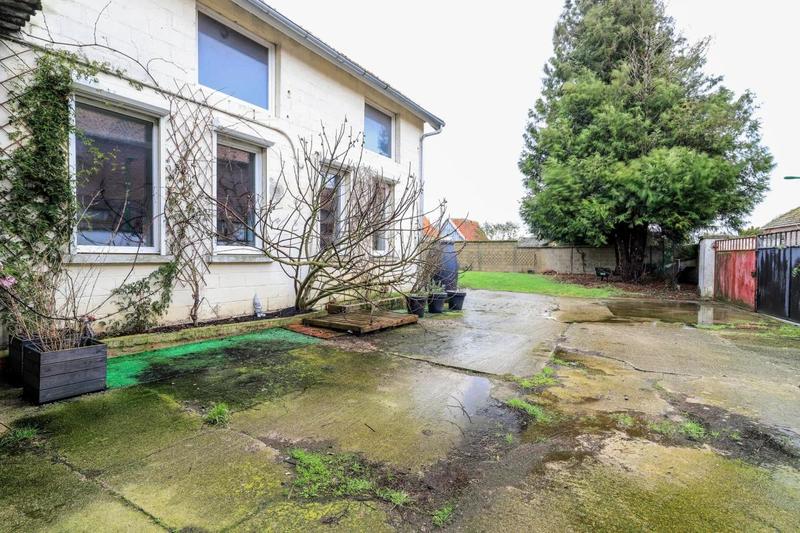 Maison - 337 m² - 5 pièces