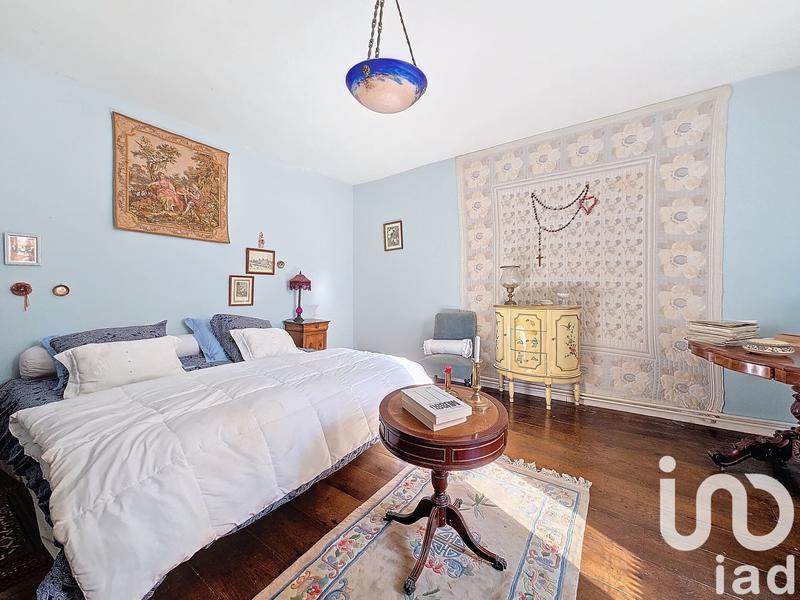 Maison - 240 m² - 8 pièces