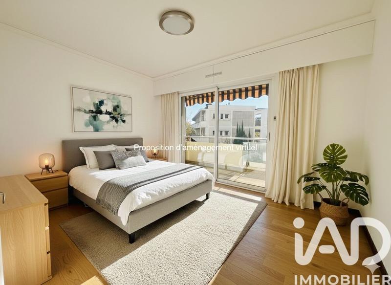 Appartement - 100 m² - 5 pièces