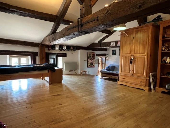 Maison ancienne - 313 m² - 8 pièces