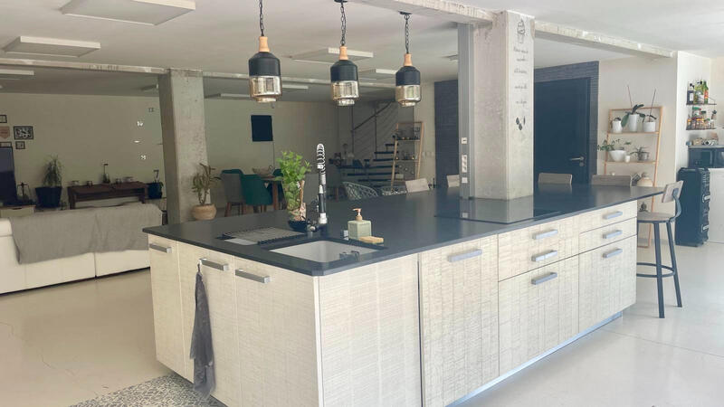 Maison - 219 m² - 7 pièces