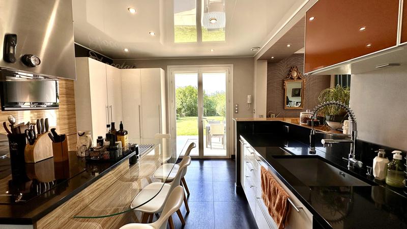 Maison - 230 m² - 5 pièces