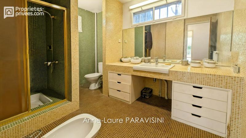 Maison - 205 m² - 5 pièces