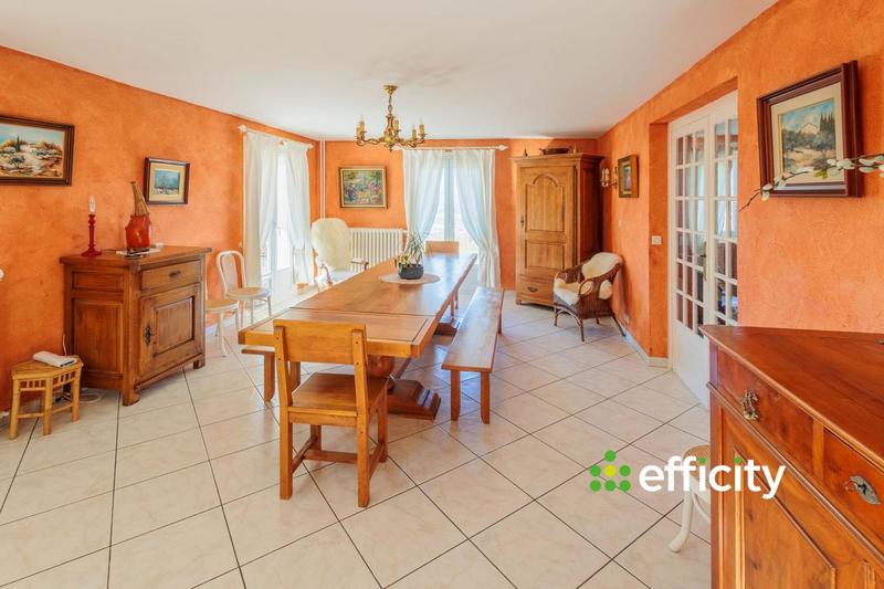 Maison - 232 m² - 8 pièces