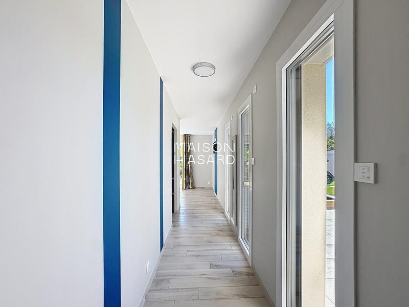 Maison contemporaine - 202 m² - 7 pièces