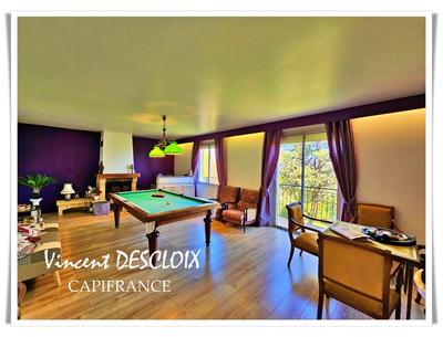 Maison - 186 m² - 8 pièces