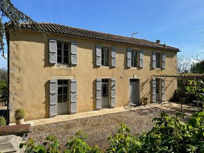 Maison en pierre - 222 m² - 9 pièces