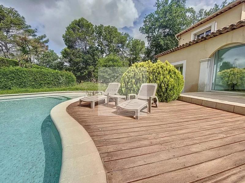 Villa - 250 m² - 7 pièces