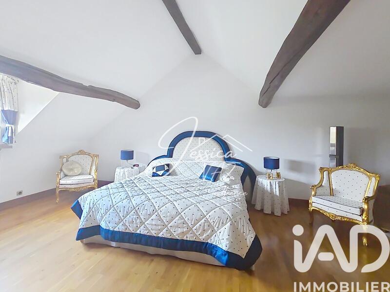 Maison - 260 m² - 10 pièces