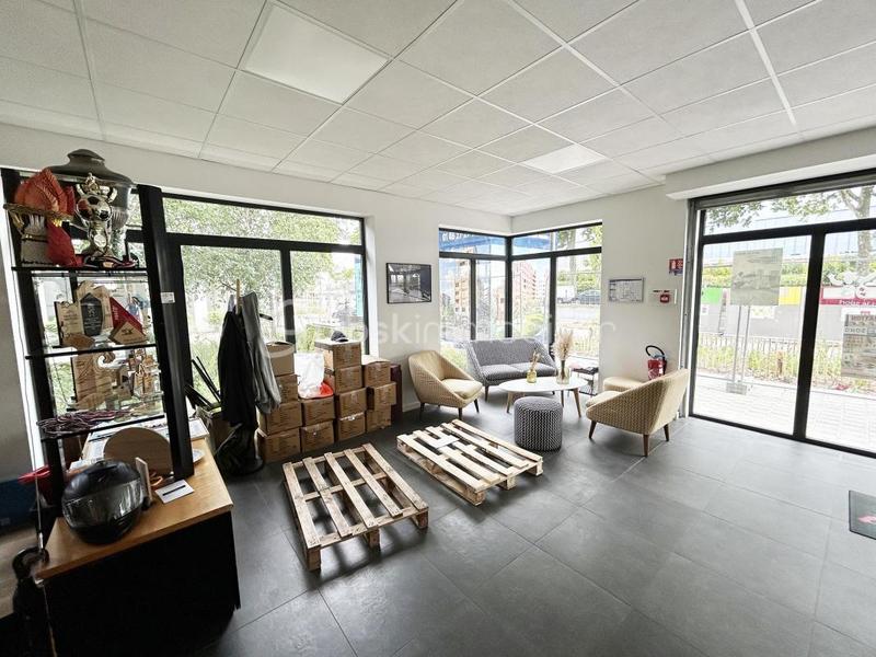 Local commercial - 200 m² - 1 pièce