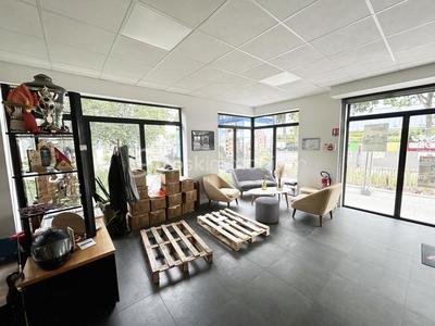 Local commercial - 200 m² - 1 pièce