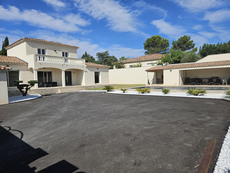 Villa - 240 m² - 8 pièces